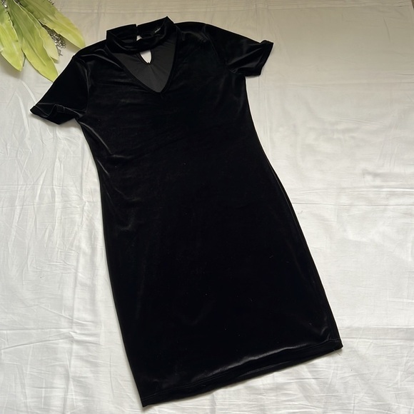 Ambiance Choker Velvet Dress - Picture 3 of 6
